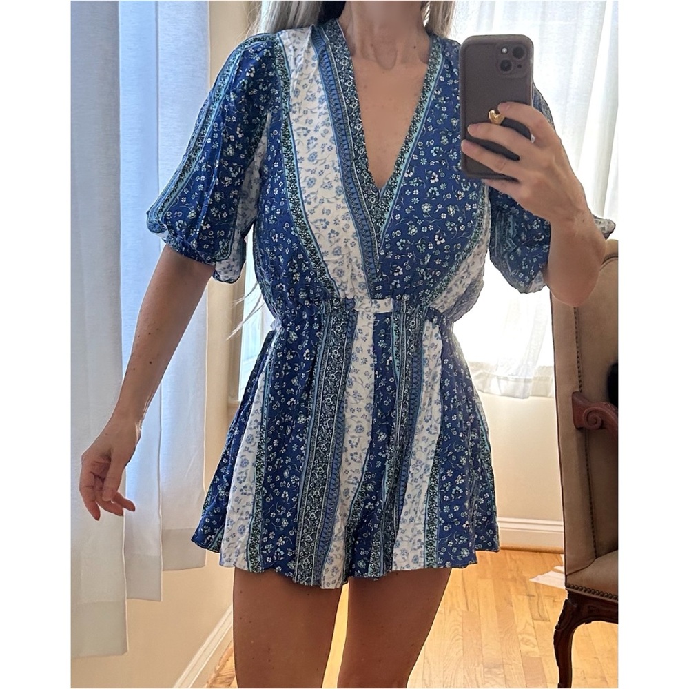Sage The Label Blue & White Floral Print V-neck Romper NWT Size Small